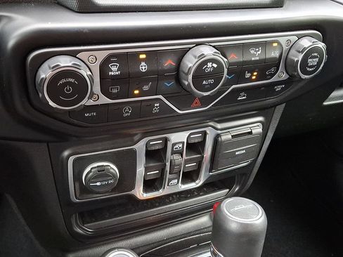 Used 2022 Jeep Gladiator Overland w/ LED Lighting Group AWD/4WD image 18