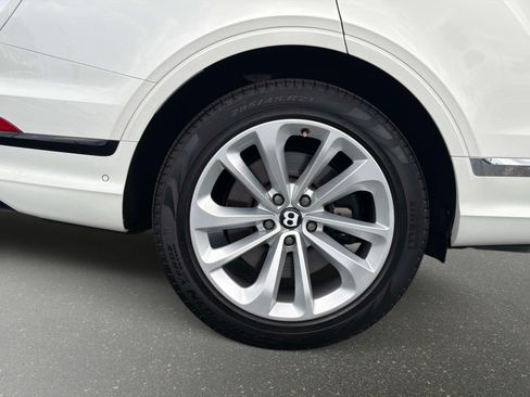 Used 2022 Bentley Bentayga AWD/4WD image 19