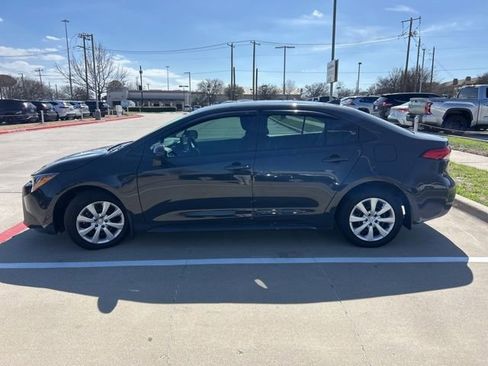 Used 2025 Toyota Corolla LE image 6