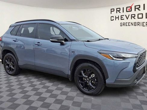 Used 2025 Toyota Corolla Cross LE image 2