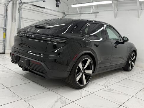 Certified 2025 Porsche Macan Electric RWD image 11