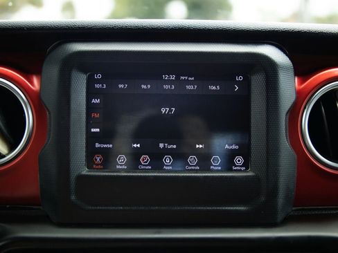 Used 2021 Jeep Gladiator Rubicon w/ Cold Weather Group AWD/4WD image 32