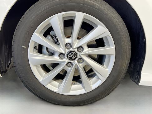 Used 2021 Toyota Camry LE image 14