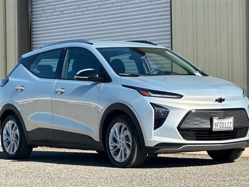 Used 2023 Chevrolet Bolt EUV LT w/ Driver Confidence Package image 8