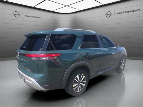 Certified 2025 Nissan Pathfinder SL AWD/4WD image 4