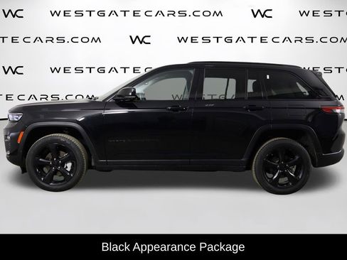 Used 2023 Jeep Grand Cherokee Limited w/ Black Appearance Package image 5