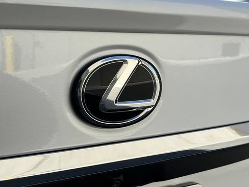 Used 2025 Lexus ES 300h w/ Premium Package FWD image 40