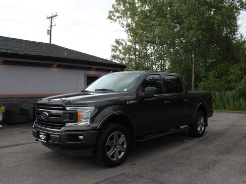 Used 2018 Ford F150 XLT w/ Equipment Group 302A Luxury AWD/4WD image 11