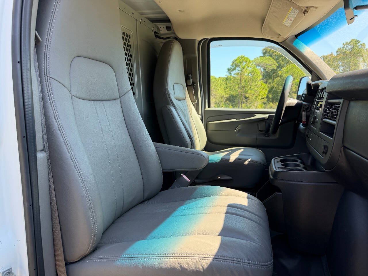 Used 2011 GMC Savana 2500 RWD image 24