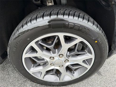 Used 2020 Jeep Grand Cherokee Limited w/ Luxury Group II image 12