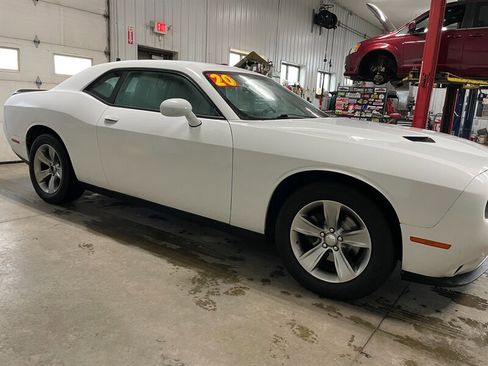 Used 2020 Dodge Challenger SXT image 4