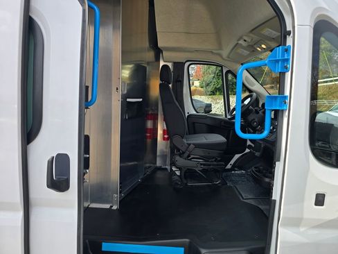 Used 2024 RAM ProMaster 3500 w/ Delivery Van Package image 31