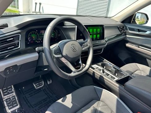 Certified 2026 Volkswagen Atlas Peak Edition AWD/4WD image 31