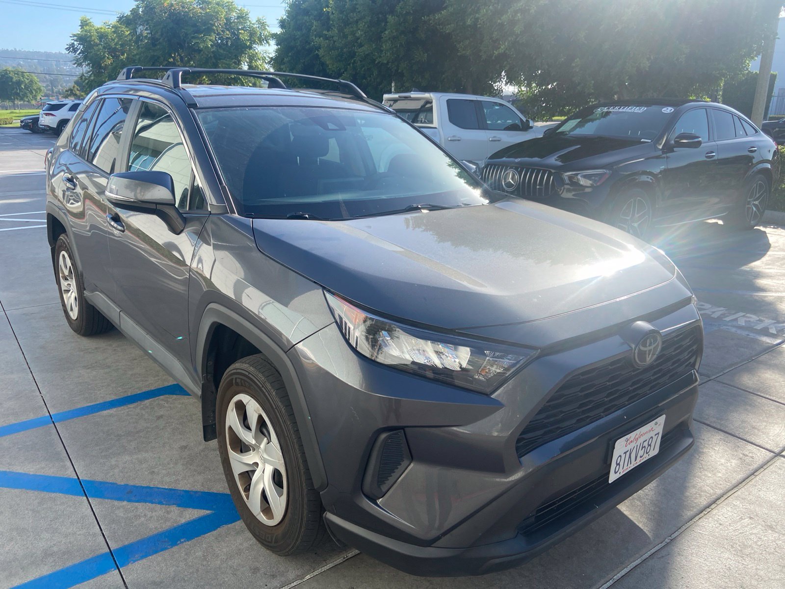 Used 2021 Toyota RAV4 LE FWD image 4