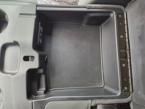 Used 2023 RAM 1500 Classic SLT AWD/4WD image 29
