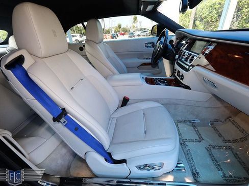 Used 2016 Rolls-Royce Dawn RWD image 17