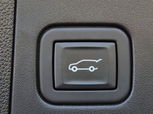 Used 2024 Cadillac XT4 Luxury FWD image 16