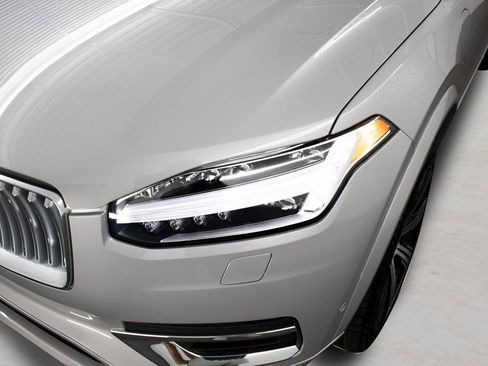 Certified 2025 Volvo XC90 T8 Plus w/ Protection Package Premier image 10