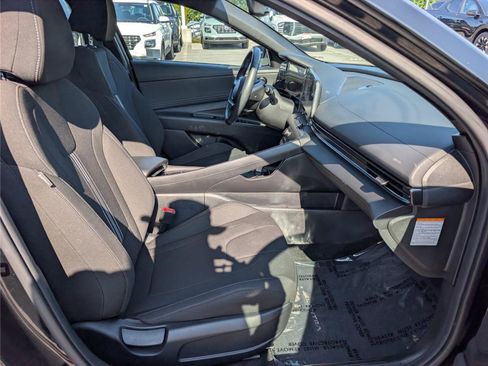 Used 2025 Hyundai Elantra SEL FWD image 11