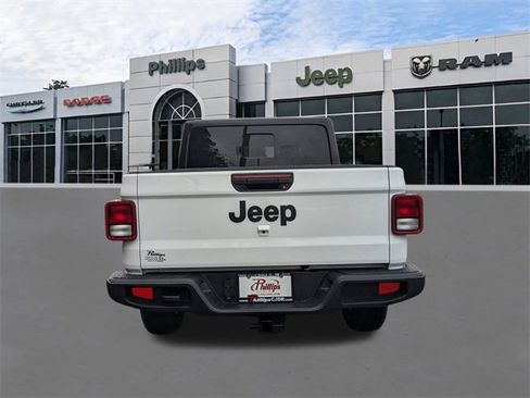 New 2025 Jeep Gladiator Sport image 5