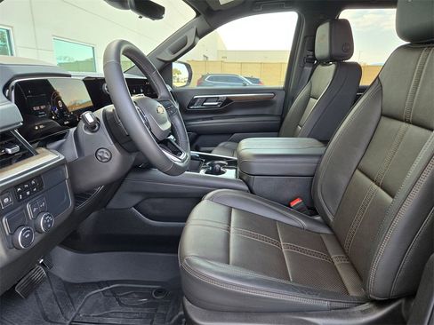 Used 2025 Chevrolet Tahoe High Country image 9