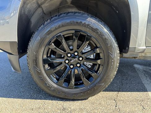 Used 2022 GMC Canyon Elevation image 3