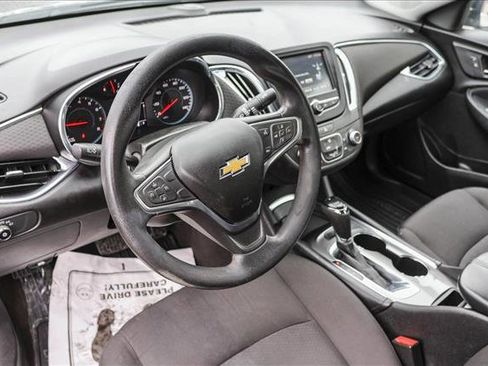 Used 2018 Chevrolet Malibu LT image 10