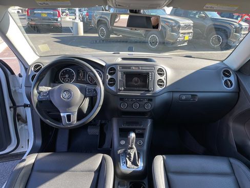 Used 2017 Volkswagen Tiguan S AWD/4WD image 11