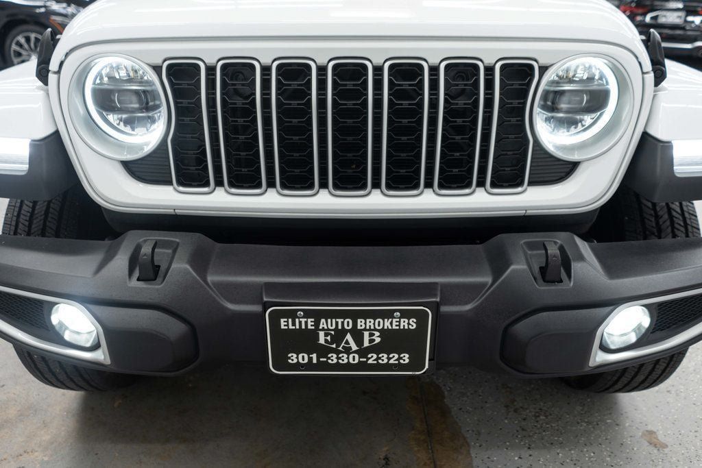 Used 2026 Jeep Wrangler Unlimited Sahara AWD/4WD image 35