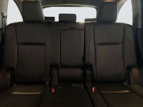 Used 2016 Toyota Highlander XLE image 27