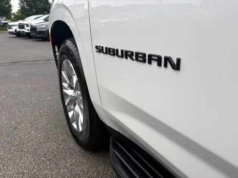 Used 2024 Chevrolet Suburban Premier w/ Premium Package AWD/4WD image 15
