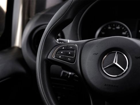 Used 2023 Mercedes-Benz Metris image 13