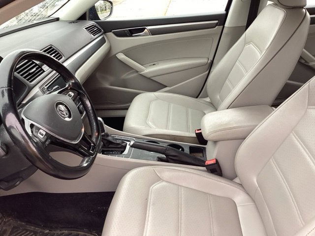 Used 2018 Volkswagen Passat 2.0T R-Line FWD image 21