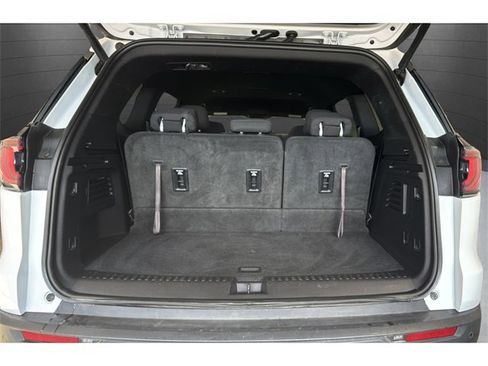 Used 2025 GMC Acadia Elevation image 37