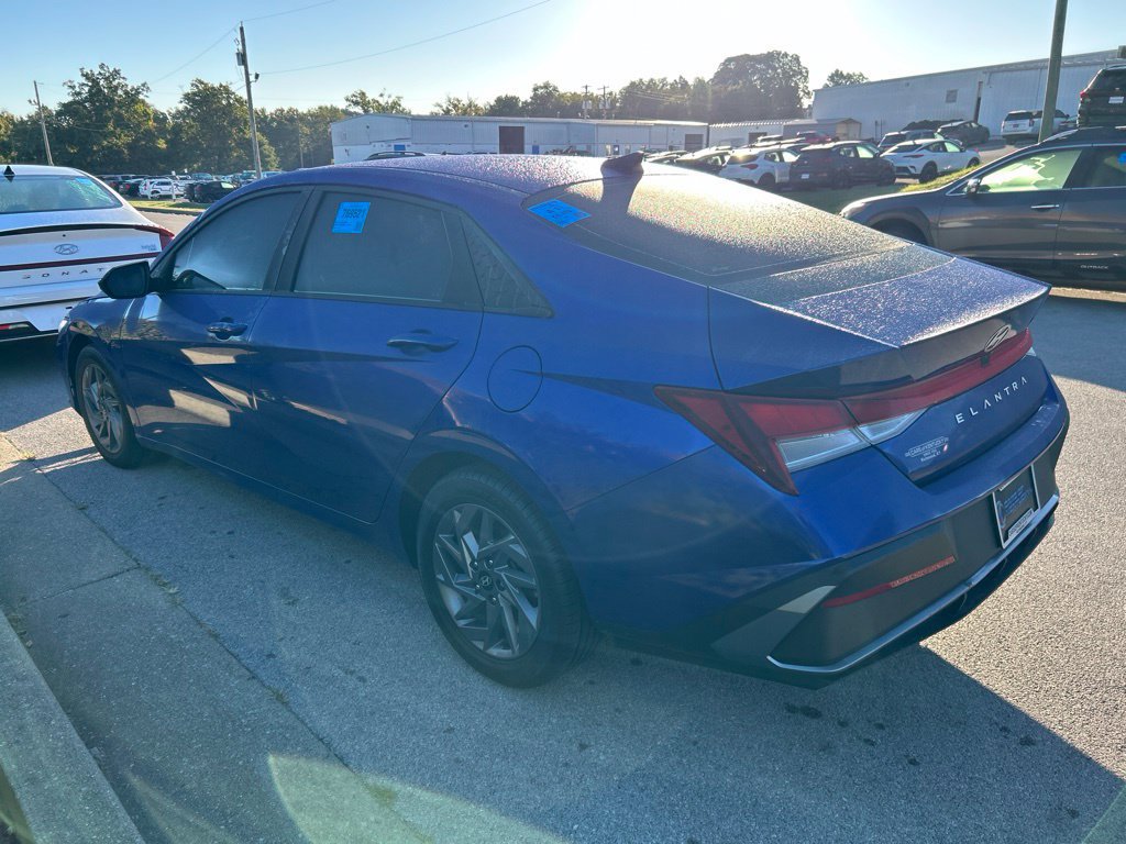 Used 2024 Hyundai Elantra SEL FWD image 4