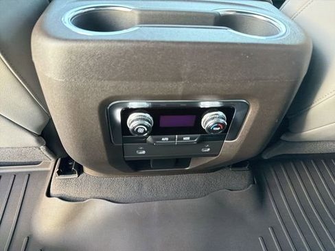 Used 2023 GMC Yukon SLT AWD/4WD image 23