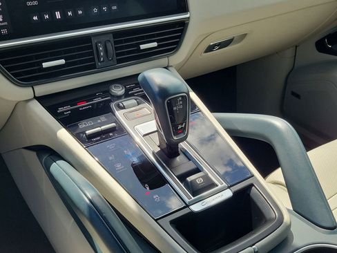 Used 2020 Porsche Cayenne S image 20