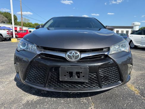 Used 2015 Toyota Camry SE FWD image 2