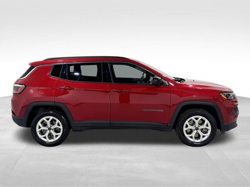 Used 2025 Jeep Compass Latitude w/ Sun & Sound Group AWD/4WD image 21