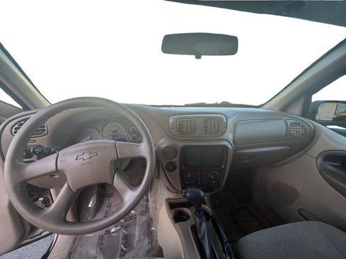 Used 2004 Chevrolet TrailBlazer LS w/ LS Preferred Equipment Group RWD image 19