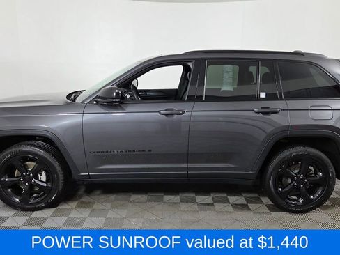 Used 2023 Jeep Grand Cherokee Altitude image 5