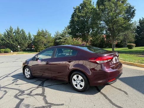 Used 2018 Kia Forte LX w/ LX Rear Camera Package image 3