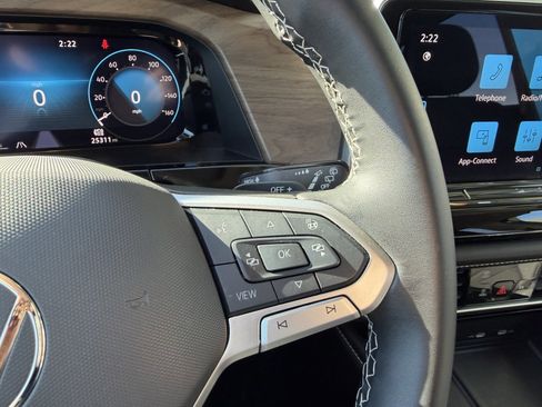 Used 2024 Volkswagen Atlas SE image 32