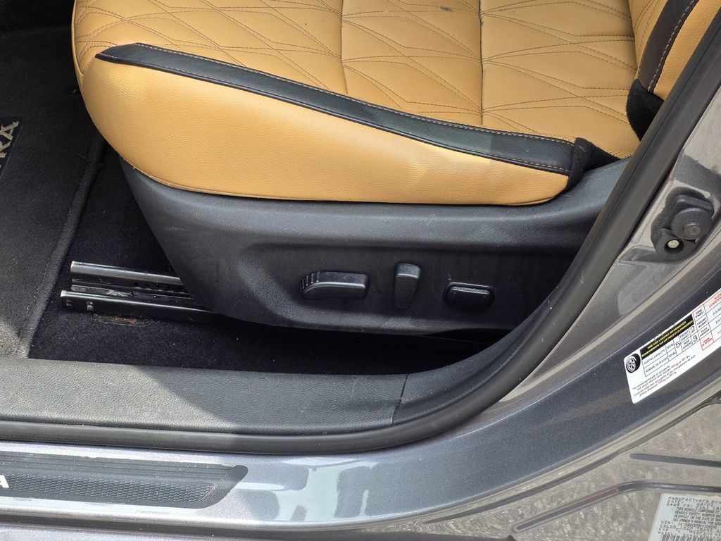 Used 2021 Nissan Sentra SV w/ SV Premium Package FWD image 18