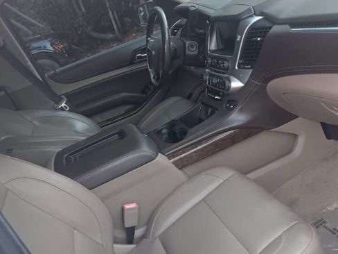 Used 2018 Chevrolet Suburban LT image 5