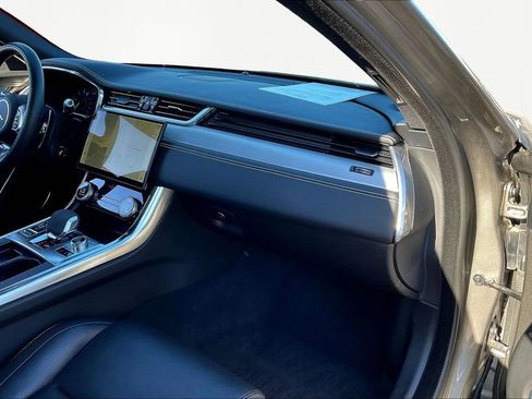 Used 2022 Jaguar XF R-Dynamic SE image 25