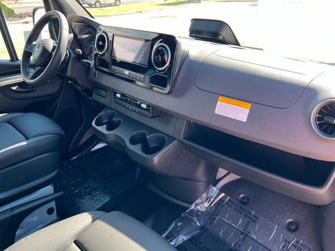 New 2025 Mercedes-Benz Sprinter 2500 image 18
