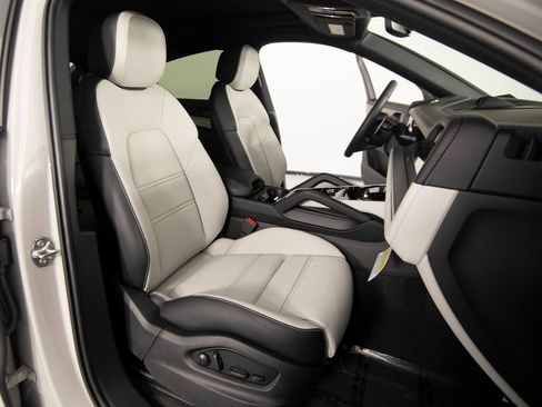 New 2026 Porsche Cayenne S image 32