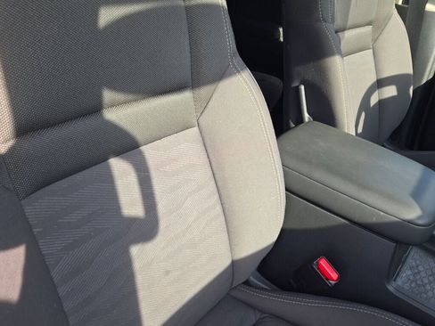 Used 2024 Nissan Frontier SV image 9