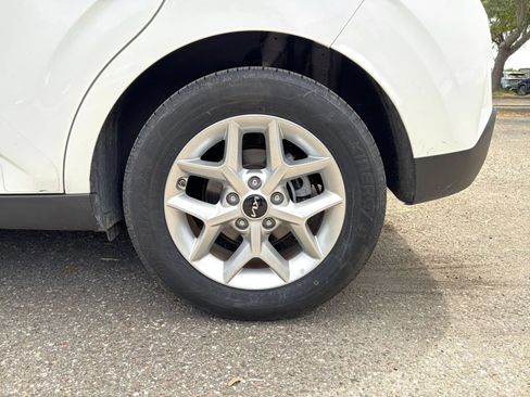 Used 2025 Kia Soul LX w/ LX Technology Package FWD image 28